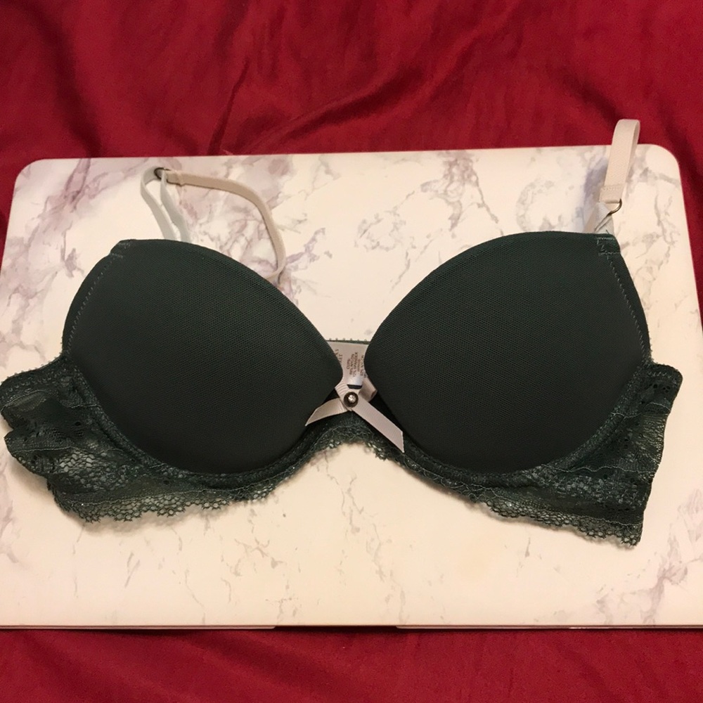 Vintage Y2K Victoria’s Secret laced Bra